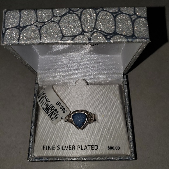 Size 7 ring - Picture 1 of 1